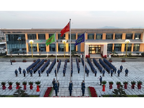 『集團資訊』魯泰產(chǎn)發(fā)集團新辦公區(qū)啟用  升旗儀式隆重舉行